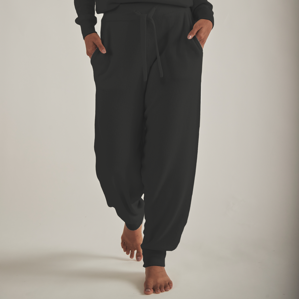 Cashmare100  Smooth Relaxed Pants（Shadow Black / ブラック）